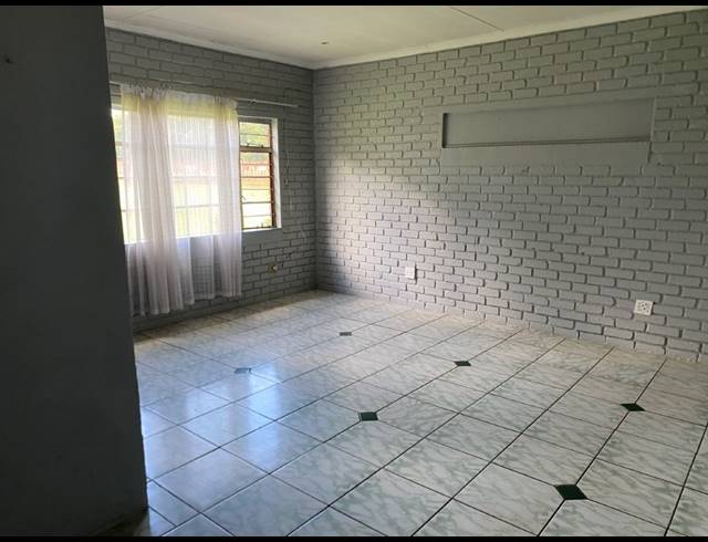 6 BEDROOM HOUSE FOR SALE IN GROOTVALY